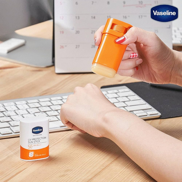 ضدآفتاب استیکی SPF50 وازلین VASELINE (بدون رنگ)